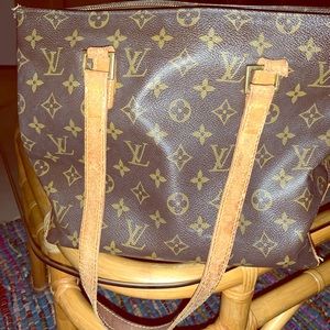 Louis Vuitton bag. In good condition.